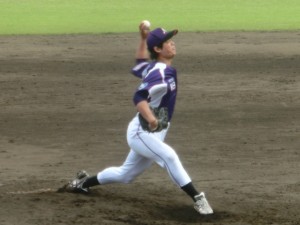 ５回二死２塁三塁でリリーフにあがった山崎はピンチを押さえた。